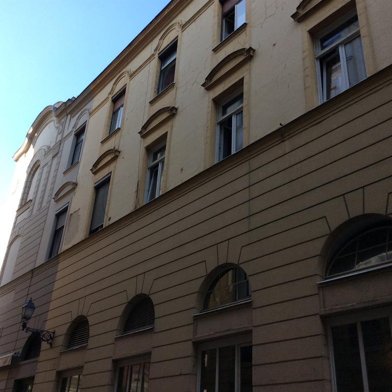 Szundi Szobak Pecs Exterior photo